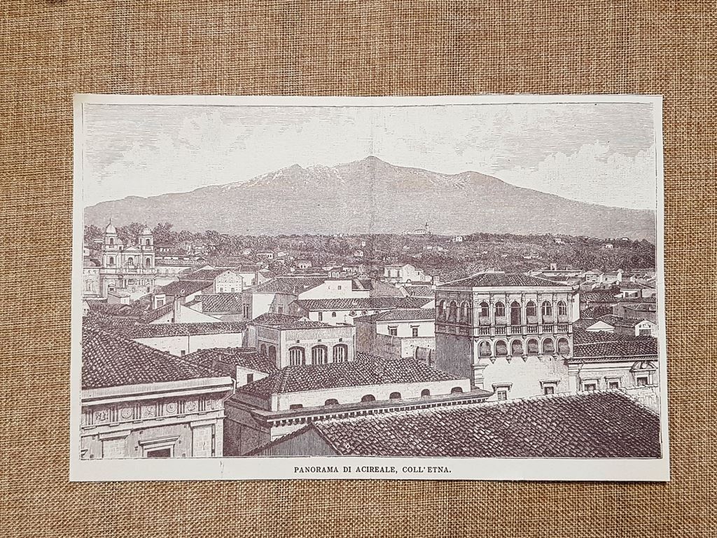 Acireale nell'800 Il panorama della città con il vulcano Etna …
