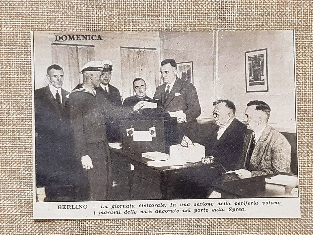 Berlino 1930 Marinai Voto nella giornata elettorale della Repubblica di …