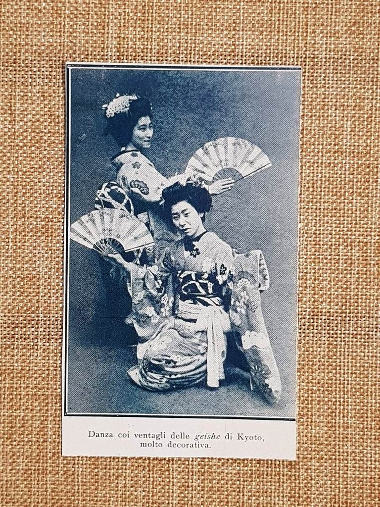 Due geishe di Kyoto nel 1931 Danza con i ventagli …