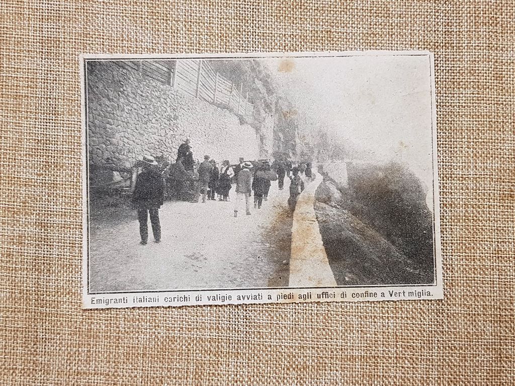 Emigrati italiani presso gli uffici di confine di Ventimiglia nel …