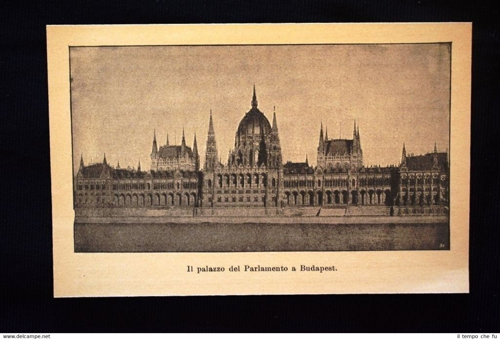 Il palazzo del Parlamento a Budapest