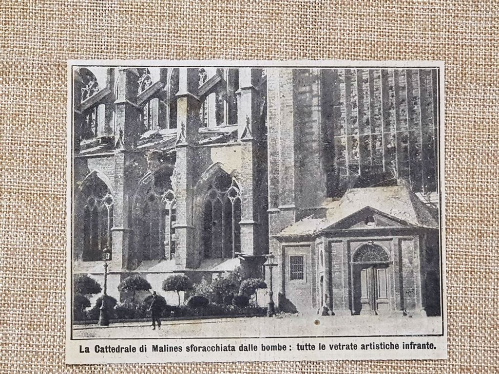 Malines o Mechelen nel 1914 La Cattedrale bombardata Fiandre Belgio …