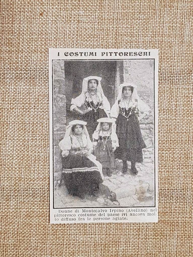 Montecalvo Irpino nel 1914 Donne in costume tipico di persone …