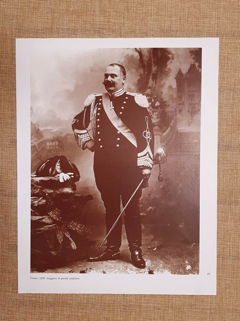 Nel 1898 Roma Un maggiore dei Carabinieri in grande uniforme …