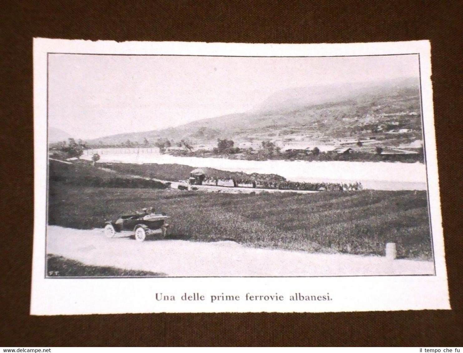 Rarissima veduta di una delle prime ferrovie in Albania nel …