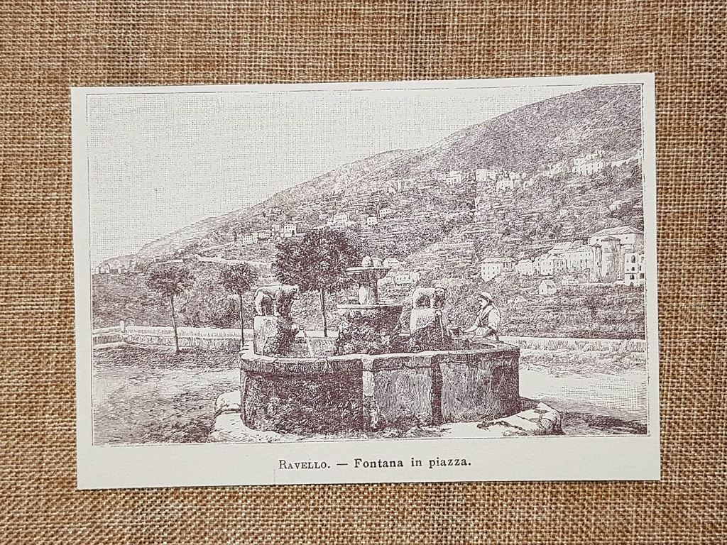 Ravello nell'800 La fontana nella piazza Salerno Campania