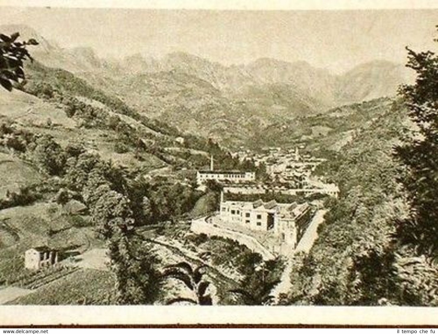 Veduta di Recoaro Terme + Piazzale delle fonti e ingresso …