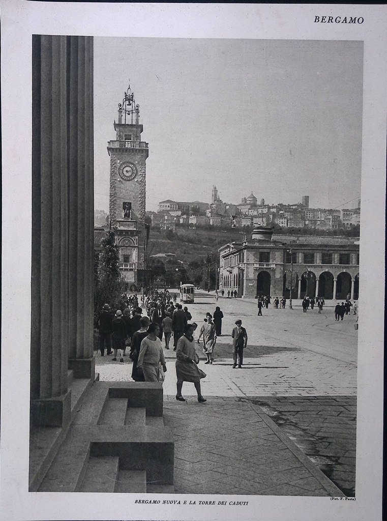Stampa del 1928 Bergamo Nuova Torre Caduti Portale Santa Margherita …
