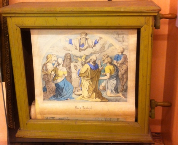 Mobile per uso scolastico adibito all'insegnamento della religione.