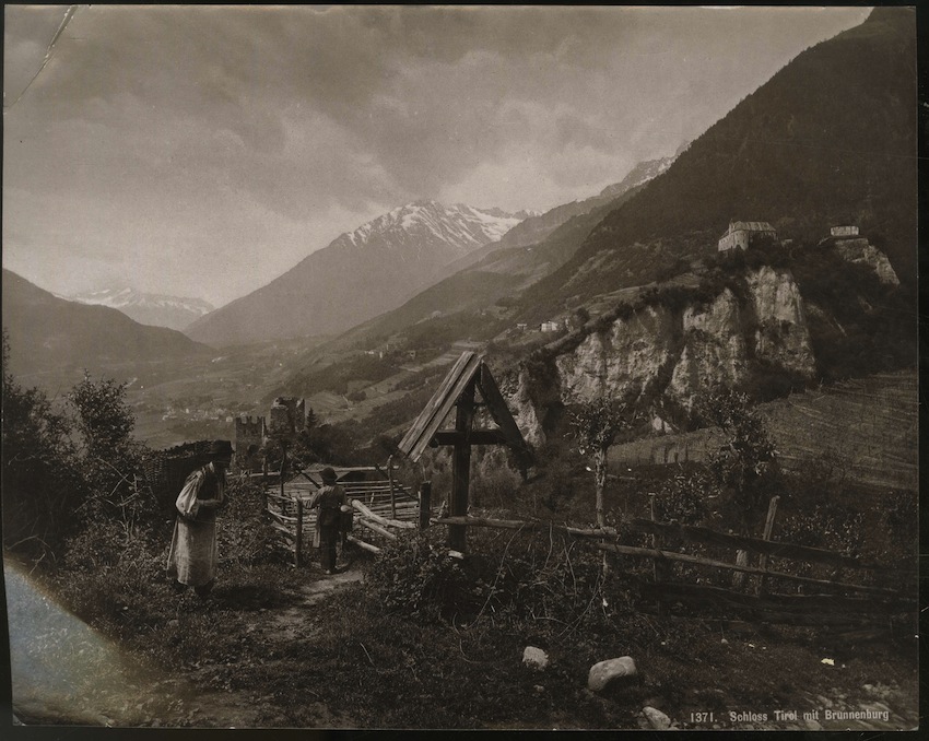 1371. Schloss Tirol mit Brunnenburg. Castel Tirolo con Castel Fontana.