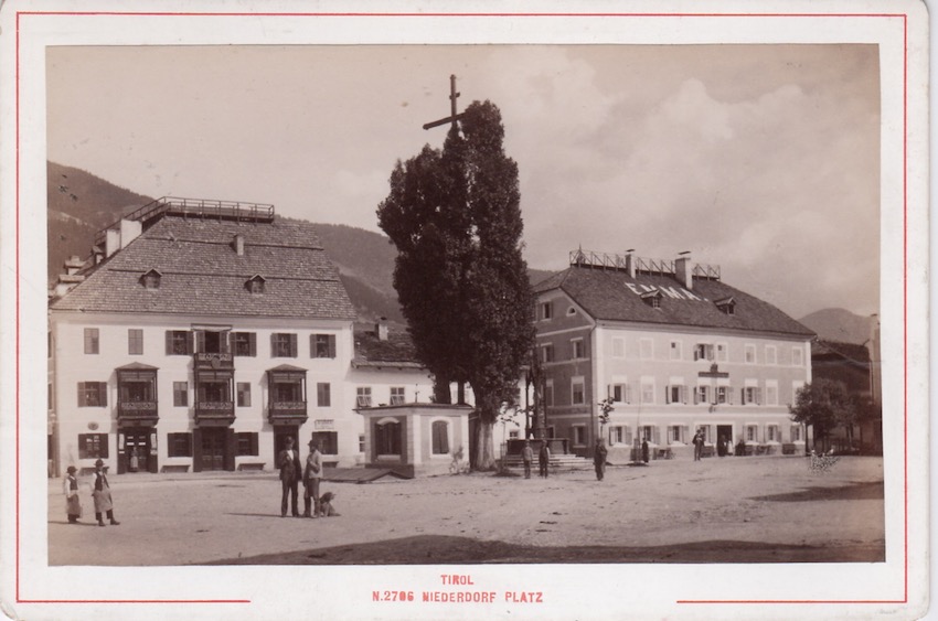 2796. Tirol. Niederdorf Platz.