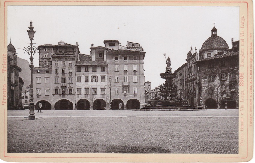 2966. Trento - Piazza Grande e Via Larga.