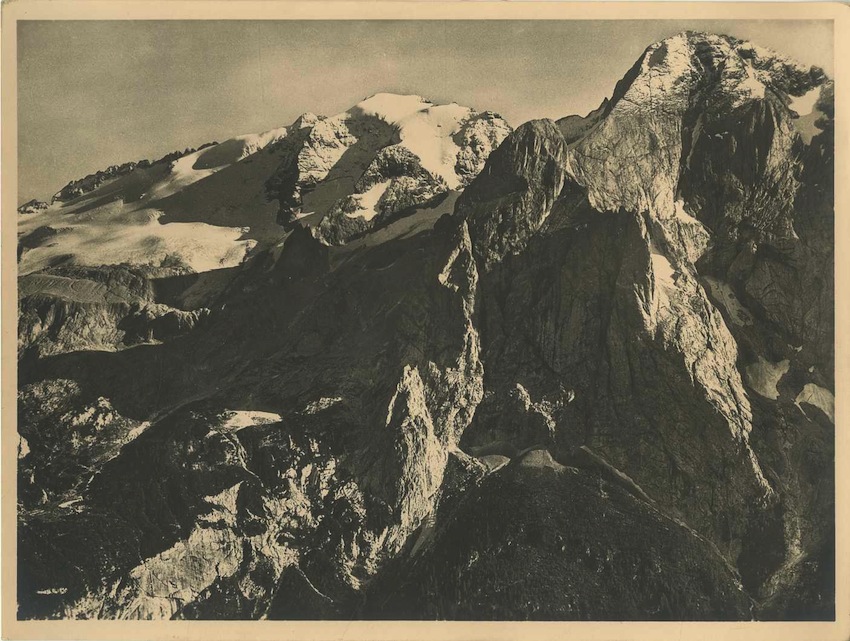 830. Dolomiti di Fassa: la Marmolada e Grand Vernel.