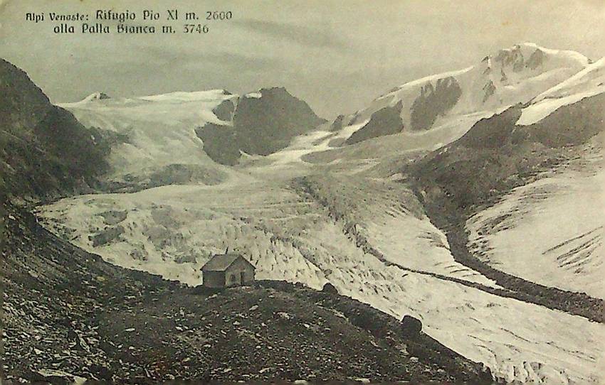 Alpi Venoste: Rifugio Pio XI alla Palla Bianca.