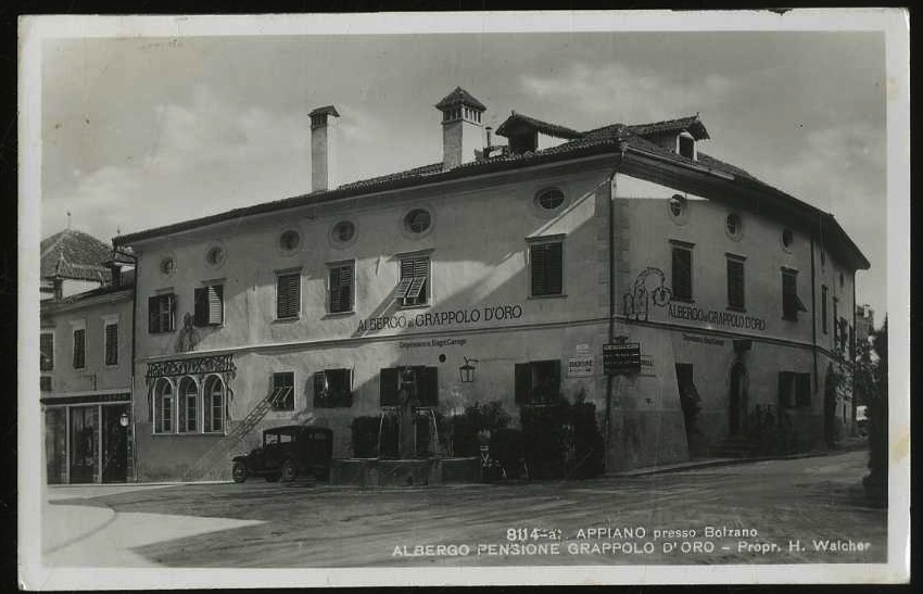 Appiano presso Bolzano. Albergo Pensione Grappolo d'Oro.