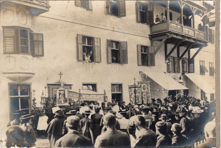 Bolzano - Processione religiosa.