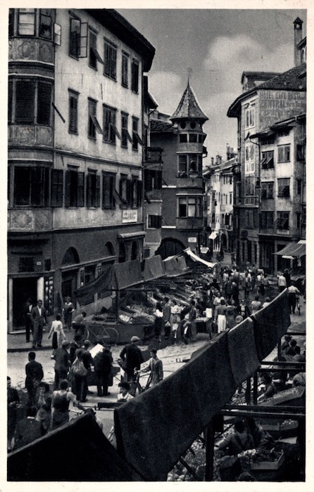 Bolzano- Piazza Erbe; Bozen - Obstmarkt.