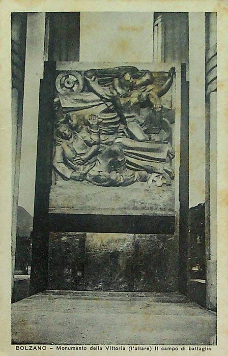 Bolzano: Monumento della Vittoria (l'altare): il campo di battaglia.