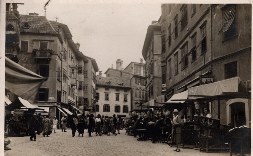 Bolzano, Piazza Erba.