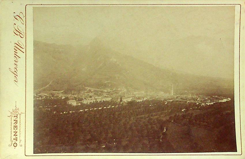 Borgo in Valsugana - Borgo (Valsugana) und Castel Telvana.