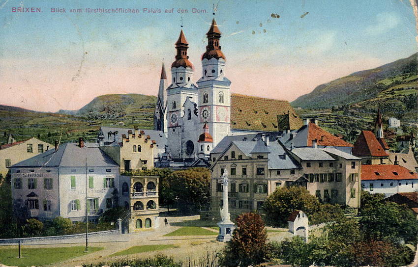 Brixen. Blick fürstbischöflichen Palais auf den Dom.