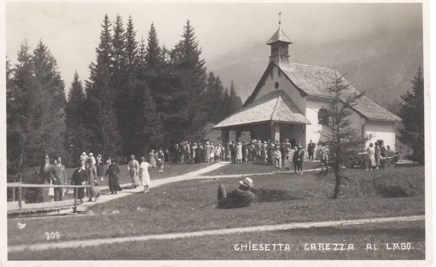 Chiesetta Carezza al Lago.