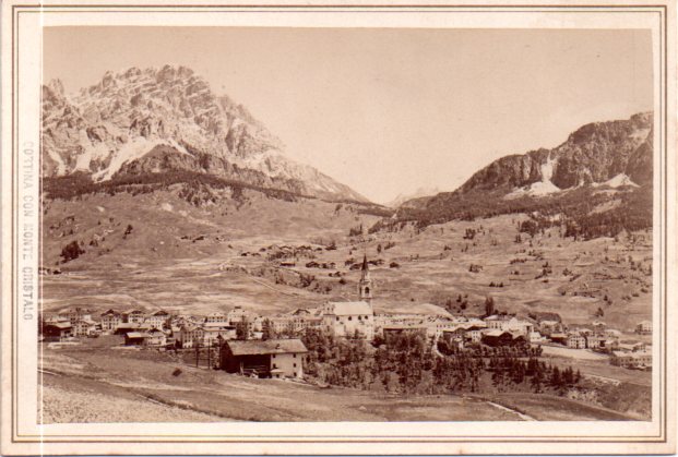 Cortina con il Monte Cristallo.