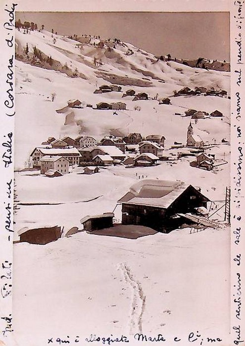 Dolomiti. Corvara m. 1558 verso Col Alto.