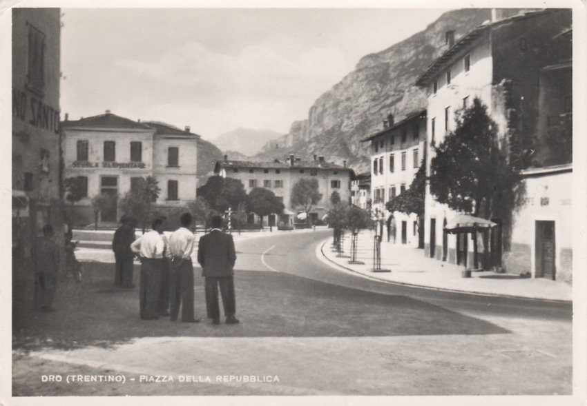 Dro (Trentino) - Piazza della Repubblica.