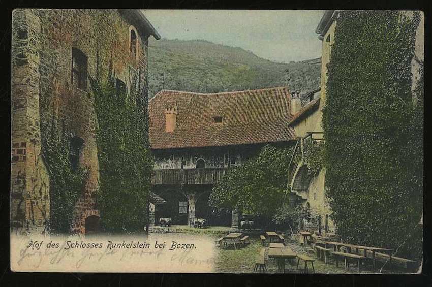 Hof des Schlosses Runkelstein bei Bozen.