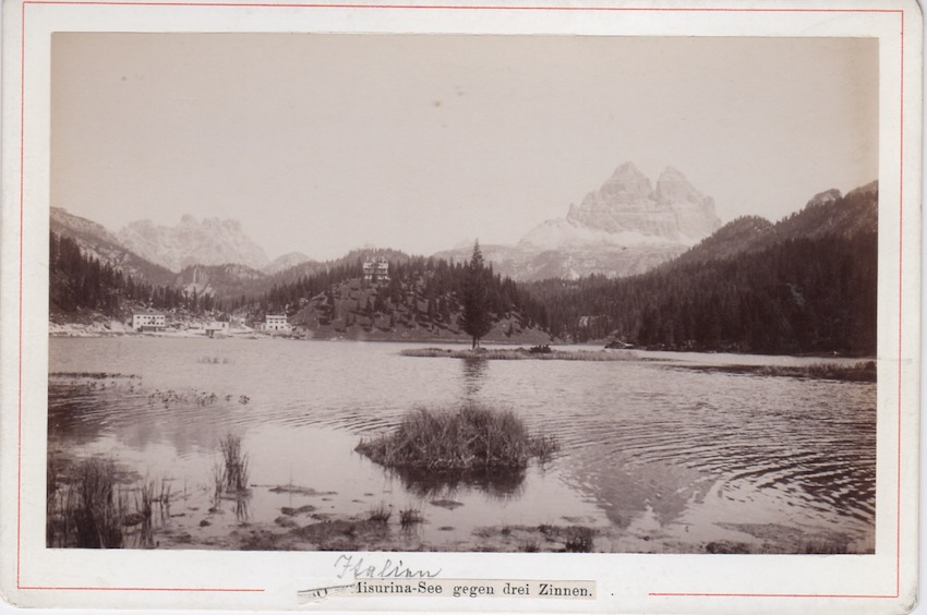 Italien - Misurina-See gegen drei Zinnen.