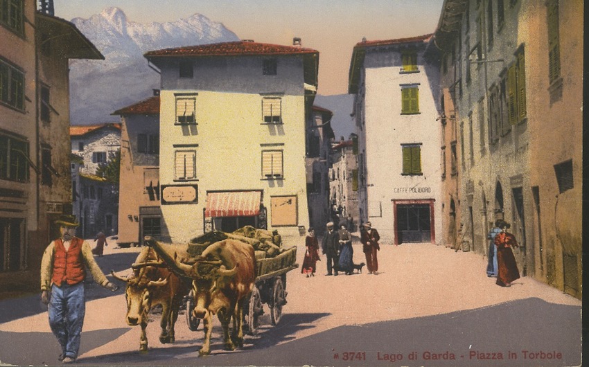 Lago di Garda - Piazza in Torbole.