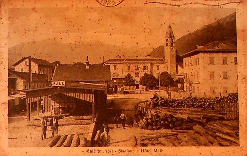 Malè, m. 737 - Stazione e Hotel Malè