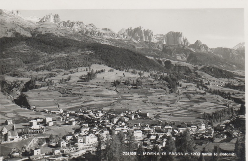 Moena di Fassa m. 1200 verso le Dolomiti.