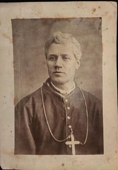 Mons. Celestino Endrici.