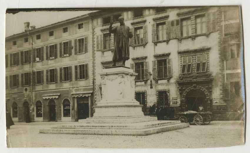 Monumento Alessandro Vittoria a Trento.