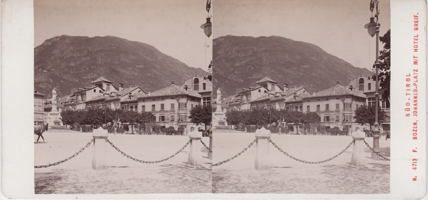 N. 4713. SÃ¼d - Tirol. Bozen, Johannes-platz mit Hotel Greif.