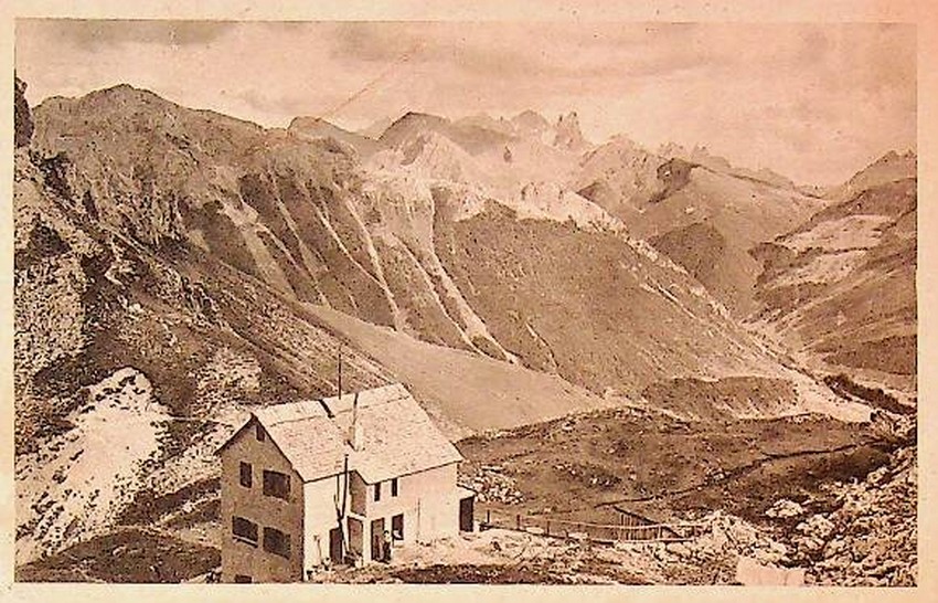 Ostertaghutte (2341 m) in den rosen garten- Dolomiten, Sudtrol.