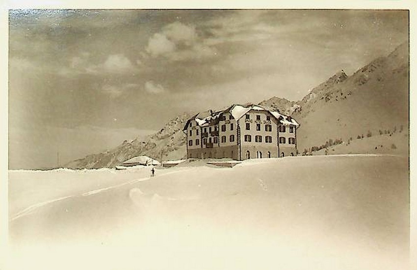 Passo del Tonale (mt. 1884). Grand Hotel Savoia.