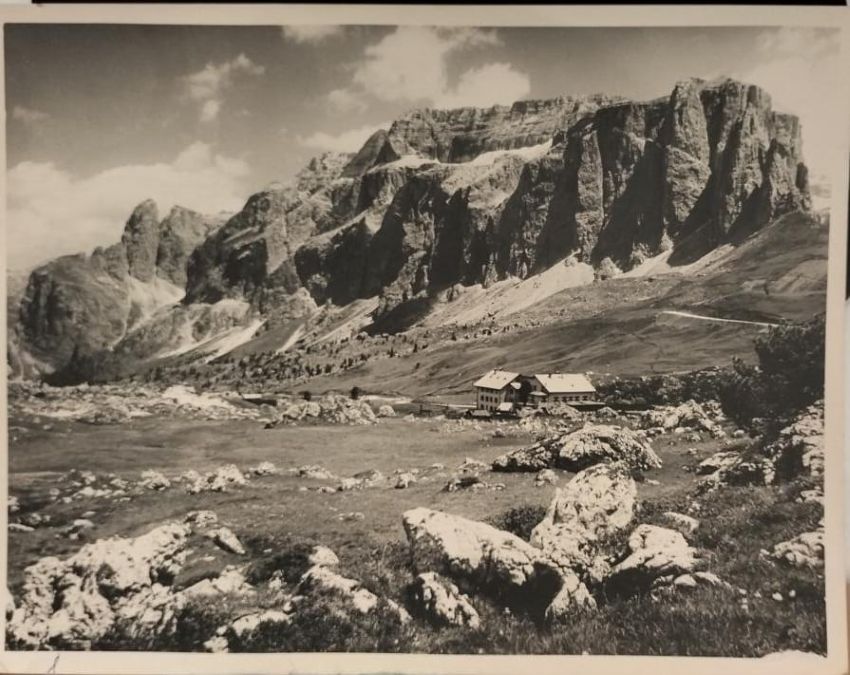 Rif. Passo Sella m 2176 verso Gr. di Sella m …