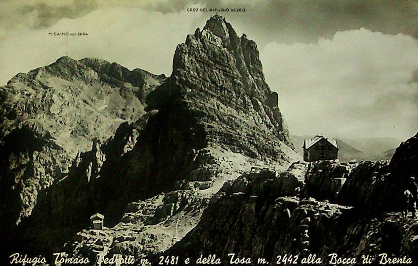 Rifugio Tomaso Pedrotti e delle Tosa alla Bocca di Brenta.