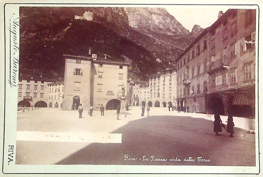 Riva - La piazza vista dalla torre.