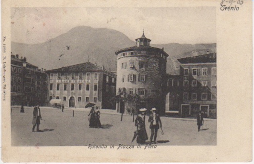 Rotonda in Piazza di Fiera.