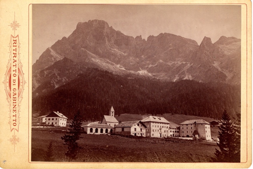 S. Martino di Castrozza col Cimon della Pala.