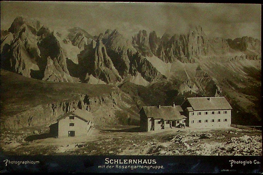 Schlernhaus mit der Rosengartengruppe.