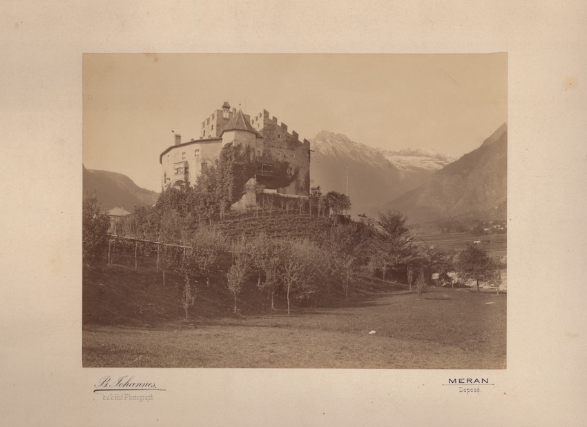 Schloss Forst bei Meran - Castel Foresta presso Merano.