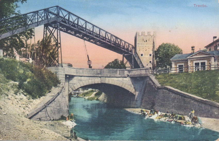 Trento - Passerella e canale dell'Adige vecchio.