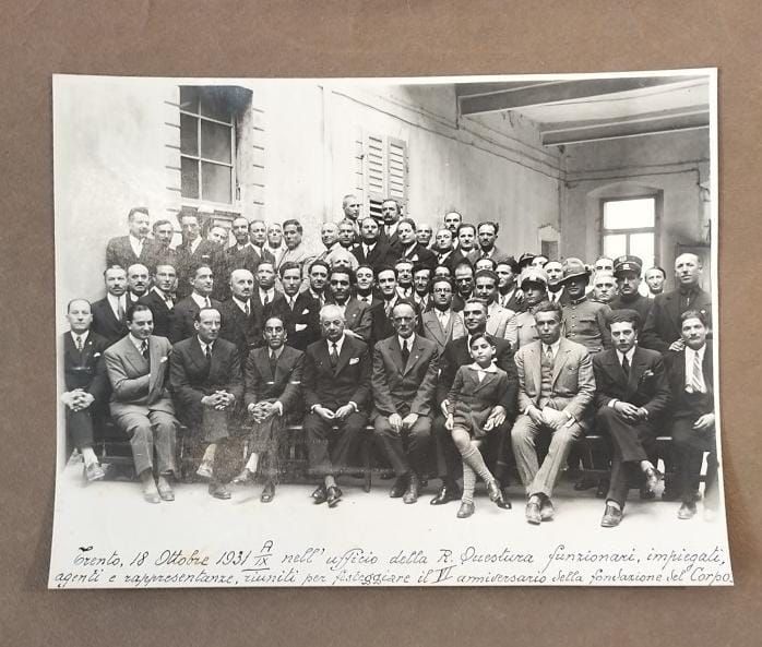 Trento, 18 ottobre 1931 A -IX- nell'ufficio della R. Questura …