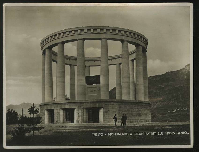 Trento. Monumento a Cesare Battisti sul Â”Doss TrentoÂ”.