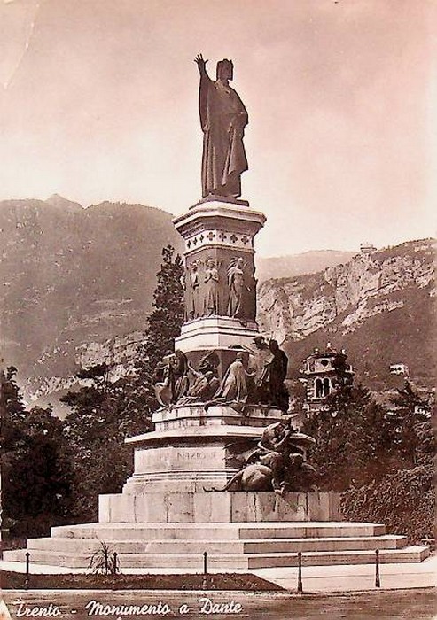 Trento. Monumento a Dante.